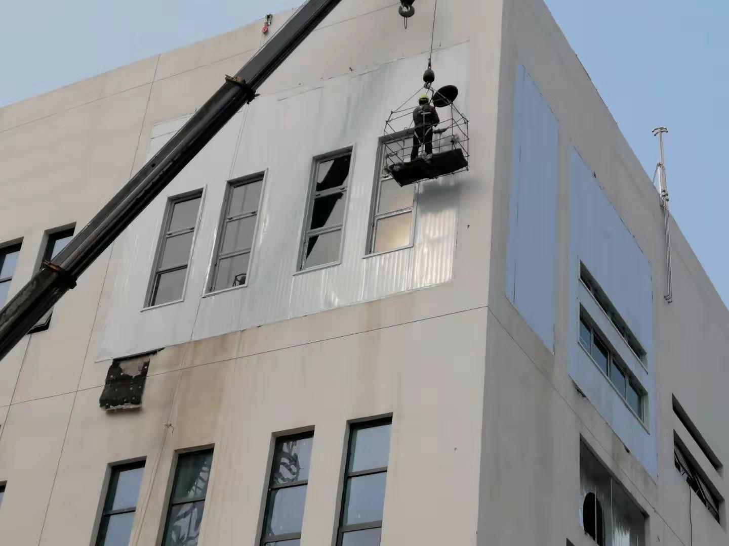 <a href='http://www.medicalcareersonline.com' target='_blank'>泄爆墙</a>,泄爆外墙