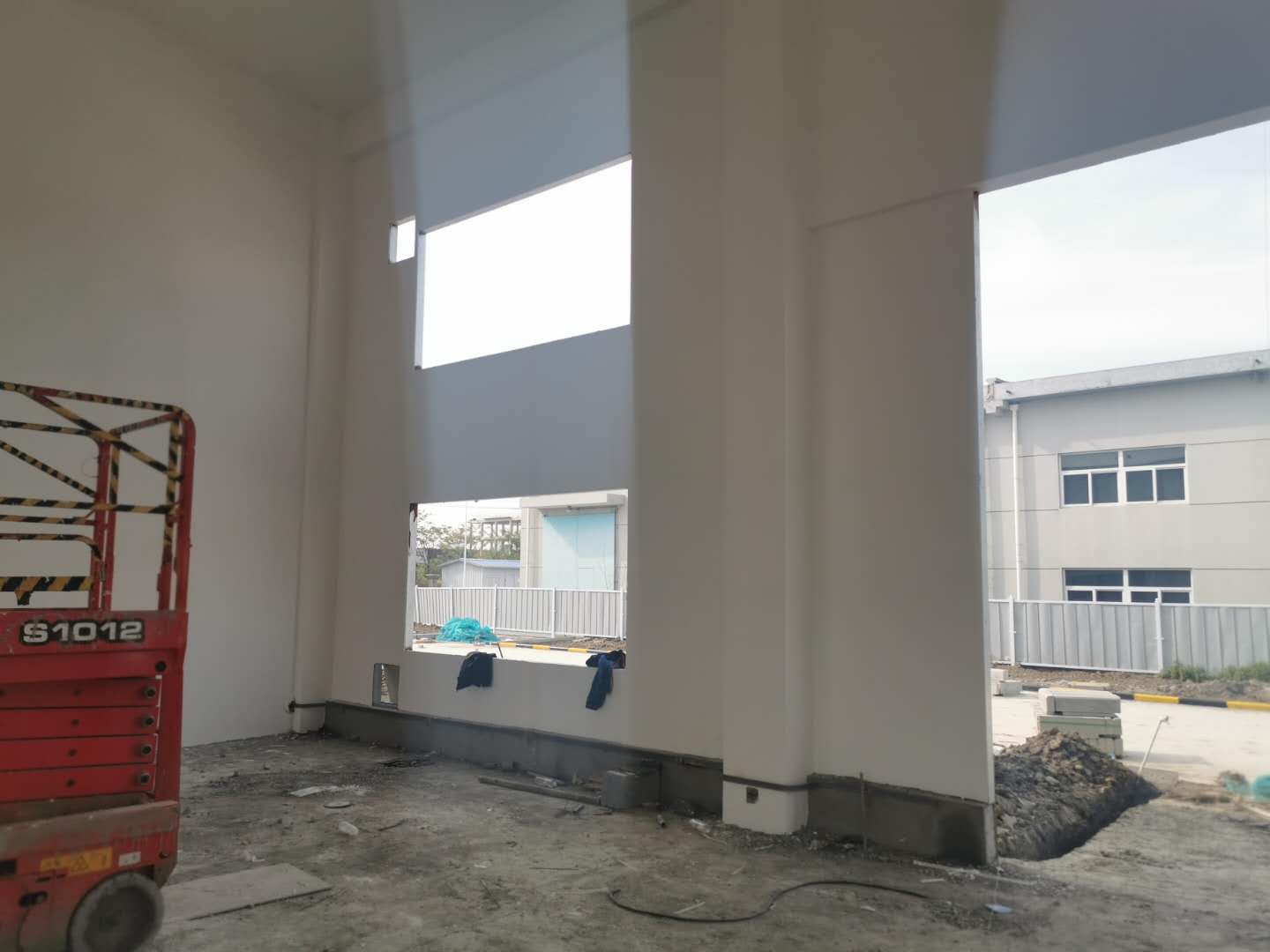 <a href='http://www.medicalcareersonline.com' target='_blank'>泄爆墙</a>施工